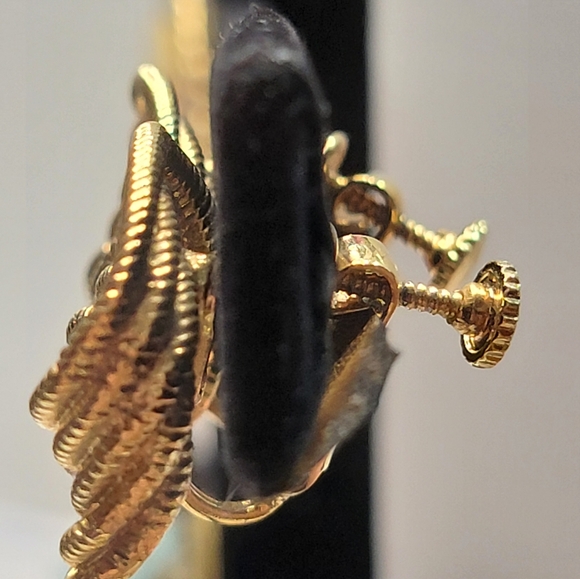 Anne Klein goldtone textured spiral clip on screw back earrings Vintage - Picture 3 of 8